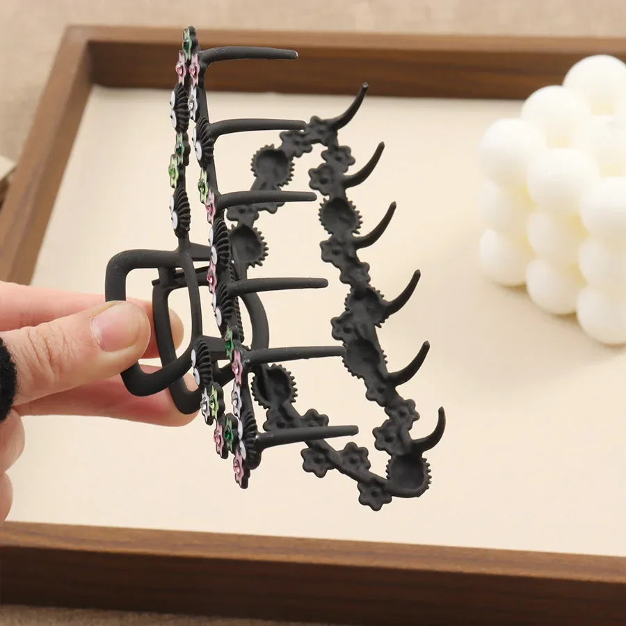 YWYHJ Creative Small Cinderblock Hair Claw Cute Black Cartoon Hair Claws Japan Wacky Claw Clip Hair Accessories for Women Girls